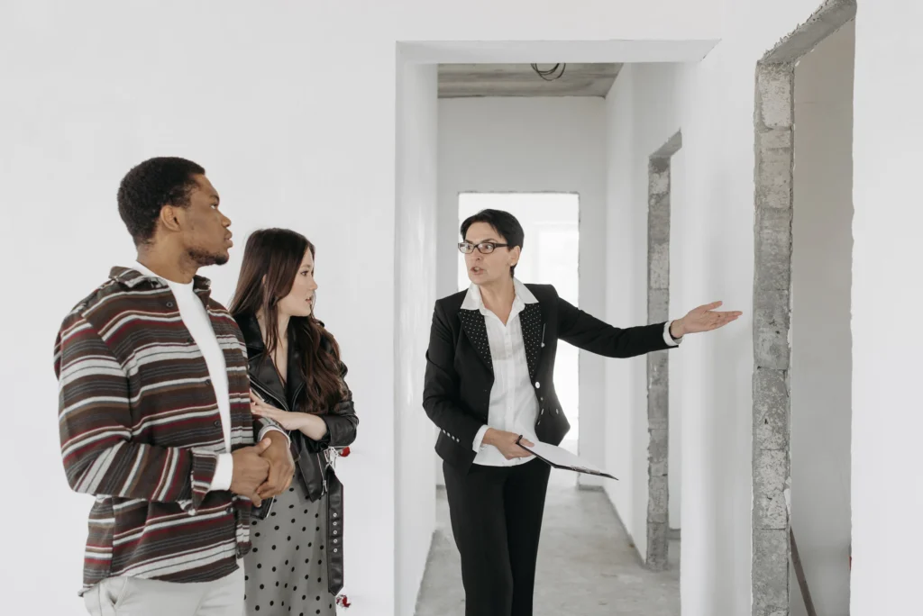 Visite accompagnée d’un logement avec des travaux à prévoir avant l’achat